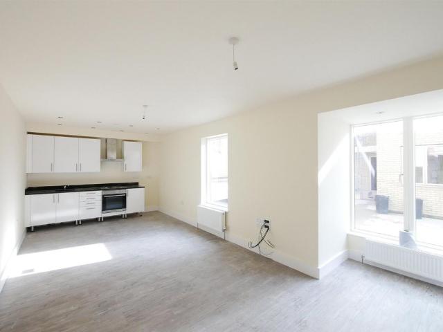 Apartment for rent in Rush Green, Greater London