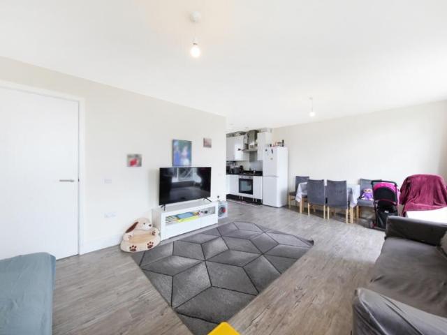 Apartment for rent in Rush Green, Greater London