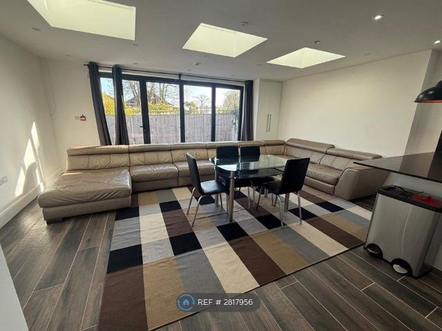Room for rent in London Borough of Croydon, Shirley