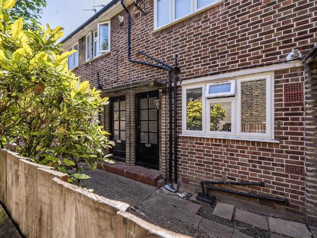 Apartment for rent in St Margarets, Greater London