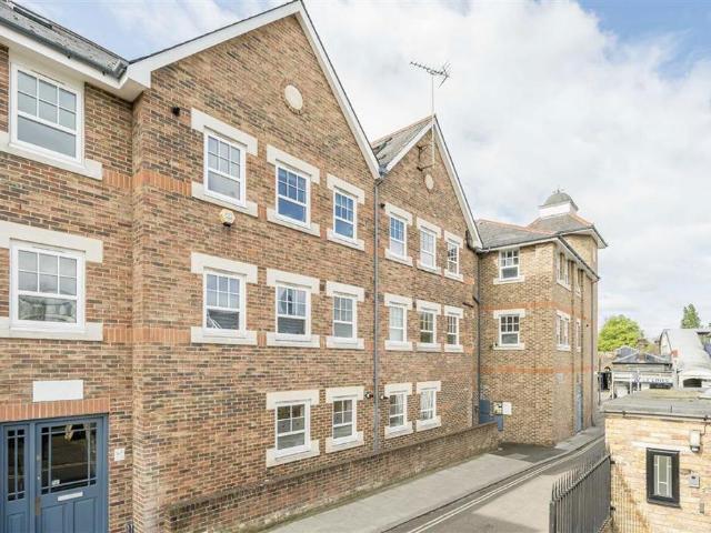 Apartment for rent in Mortlake, Greater London