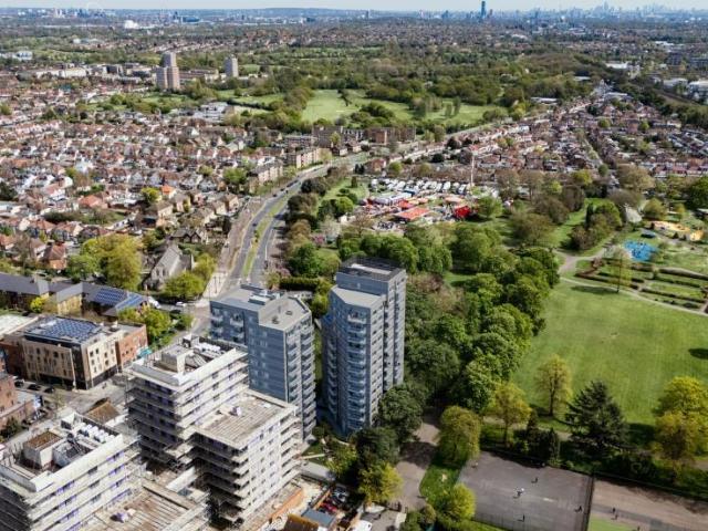 Apartment for sale in London Borough of Ealing, Greater London