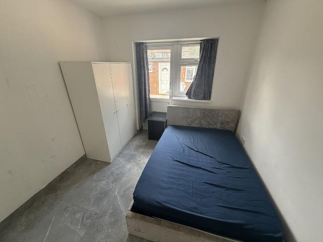 Apartment for rent in London Borough of Ealing, Greenford