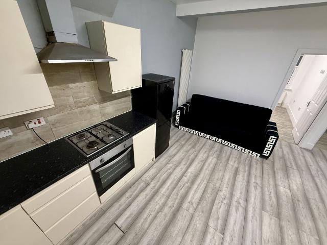 Apartment for rent in London Borough of Ealing, Greenford