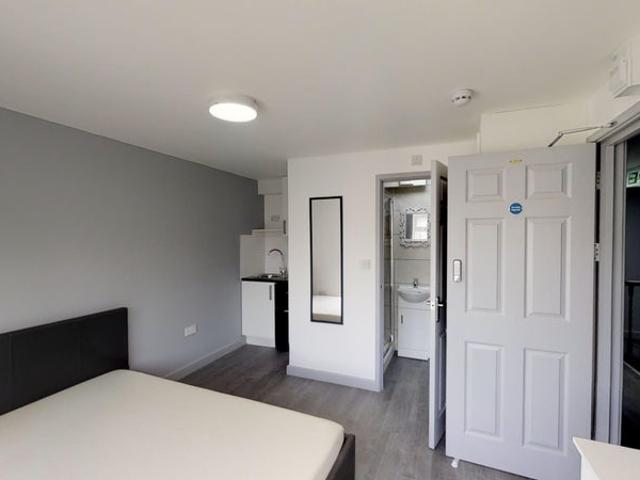 Studio for rent in London Borough of Ealing, Greater London