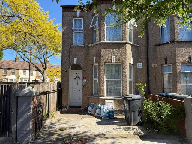 House for rent in Southall Green, Greater London