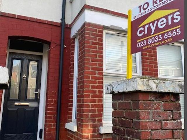 House for rent in The Polygon, City Of Southampton