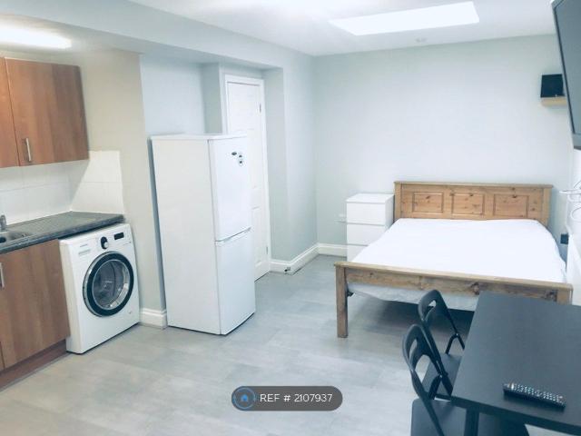 Studio for rent in Reading
