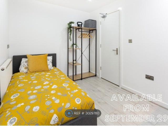 Room for rent in Fairfield, Calderstones