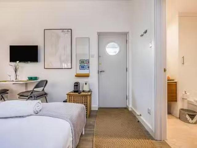 Apartment for rent in Littlecote, West Sussex