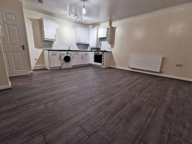 Apartment for rent in Rush Green, Greater London