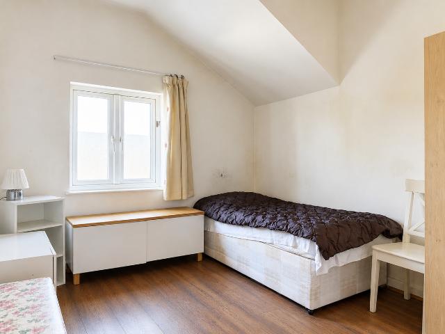 Room for rent in Ponders End, Greater London