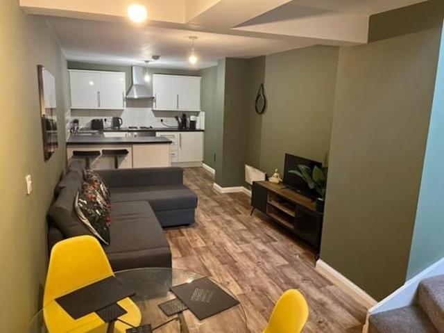 Apartment for rent in Southend City Centre Neighbourhood, Alton Barnes