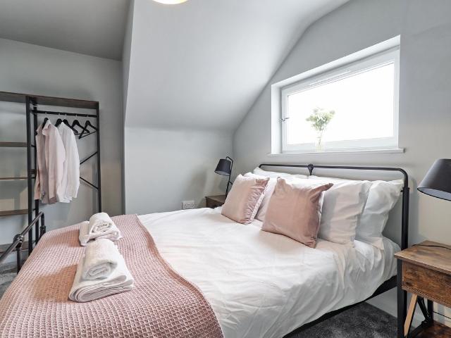 Apartment for rent in Southend City Centre Neighbourhood, Alton Barnes