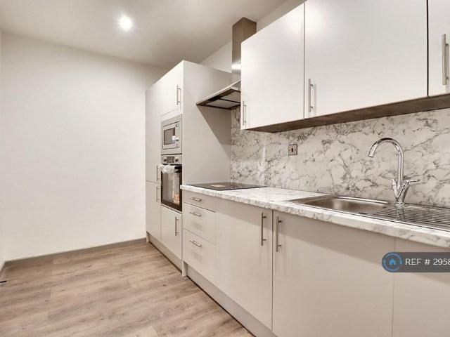 House for rent in Southend City Centre Neighbourhood, Alton Barnes