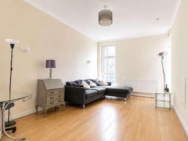 Townhouse for rent in Moss Side, Manchester