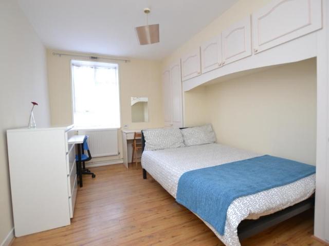 House for rent in Bromley-by-Bow, Bow