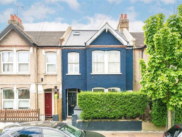 Apartment for rent in Furzedown, Greater London