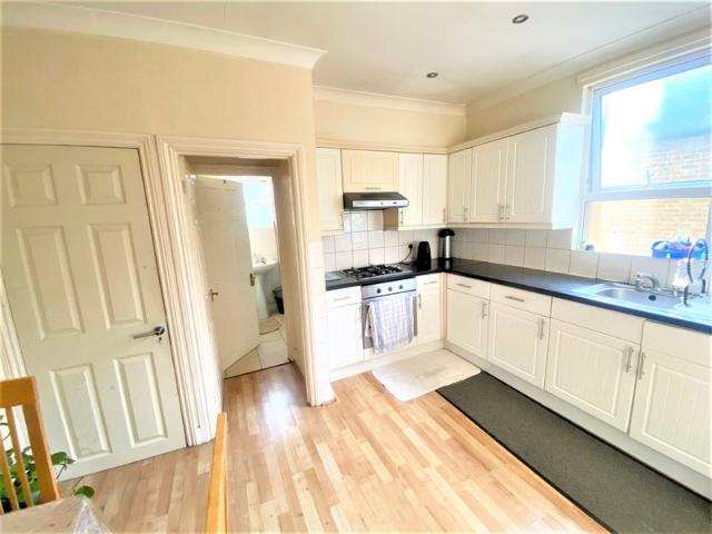 Apartment for rent in Furzedown, Greater London