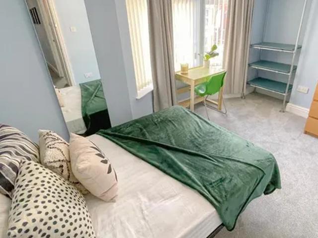 House for rent in Calderstones