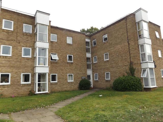 Apartment for rent in Hatching Green, Five Acres