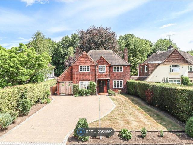 House for rent in Hatching Green, Five Acres