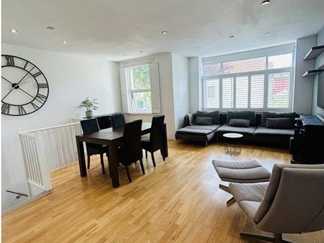 House for rent in London Borough of Merton, Raynes Park