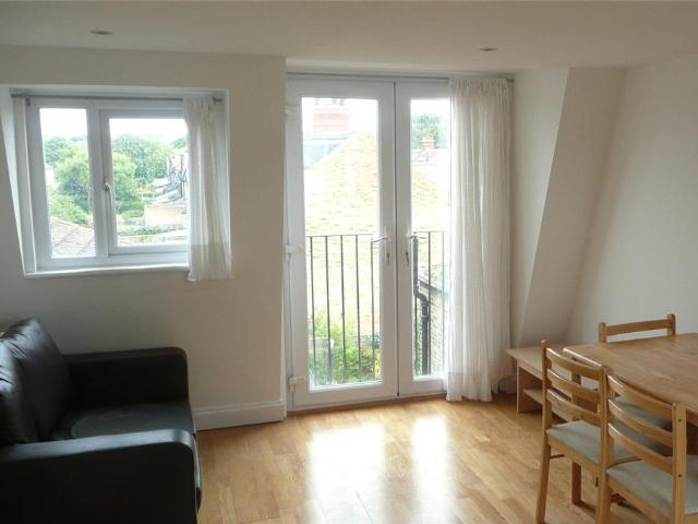 House for rent in London Borough of Merton, Raynes Park