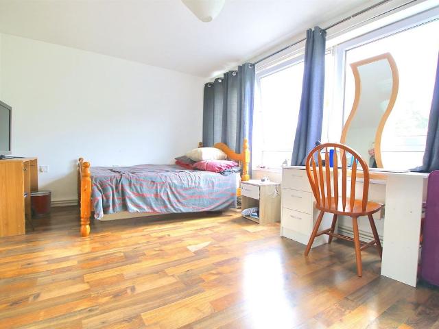Apartment for rent in Mile End, Greater London