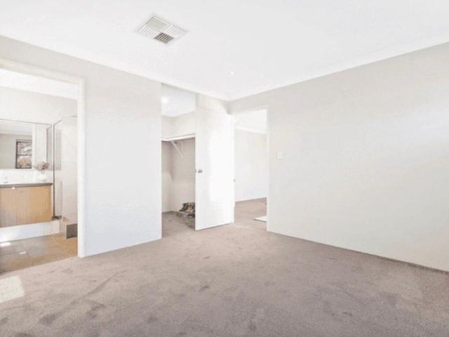 Room for rent in Cockburn, Western Australia