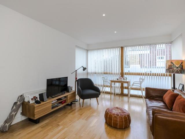 Apartment for rent in North Kensington, Greater London
