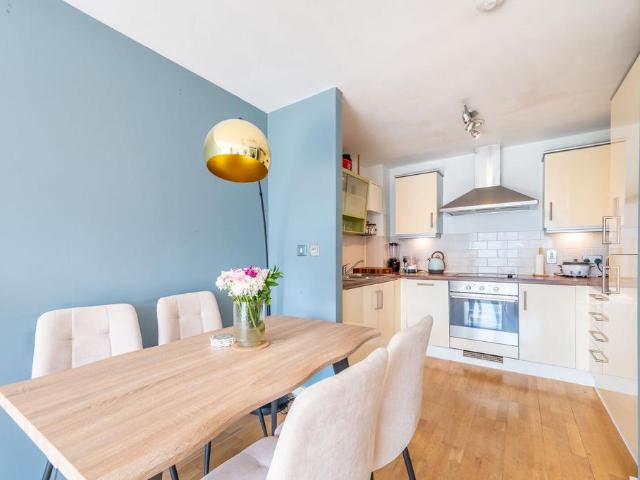 Apartment for rent in North Kensington, Greater London