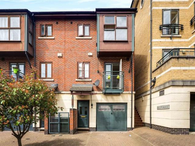 House for rent in Silvertown, Greater London