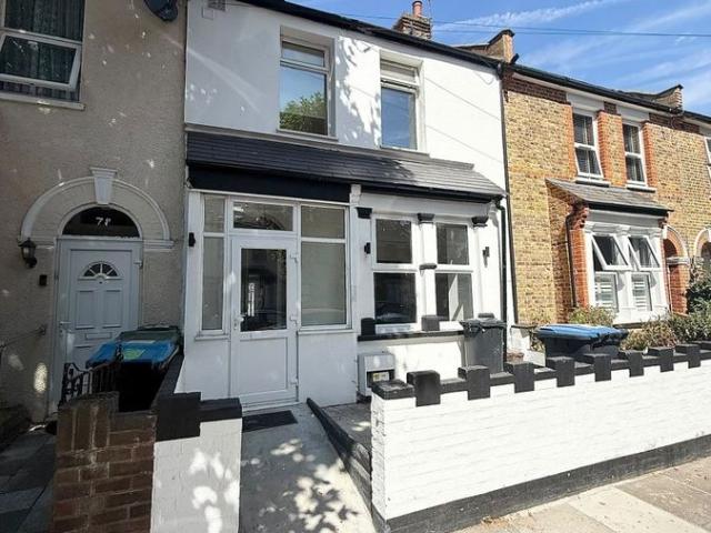 House for rent in Ponders End, Greater London
