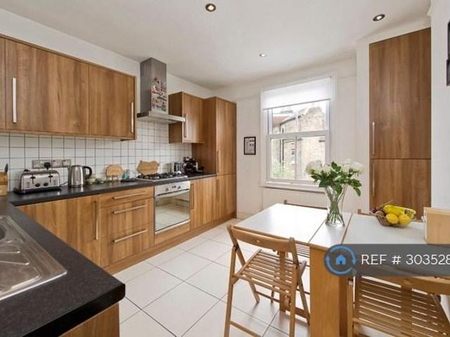 Apartment for rent in Southfields, Greater London