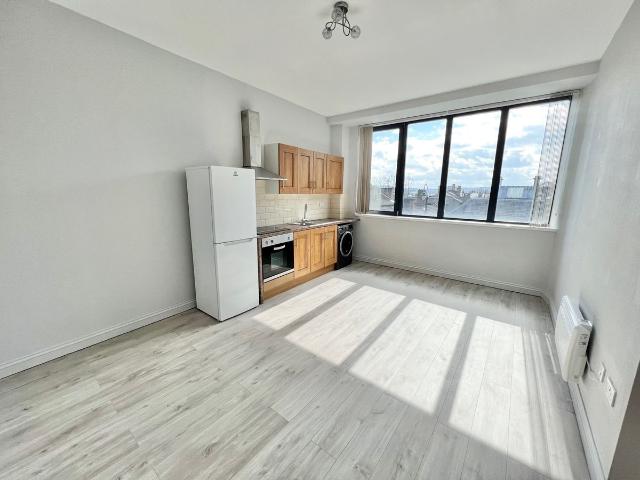 House for rent in Woolshops, Calderdale