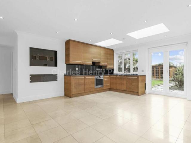 Apartment for rent in Brunswick Park, Greater London
