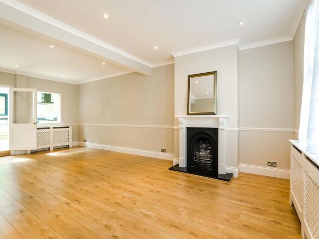 House for rent in Oakwood, Greater London