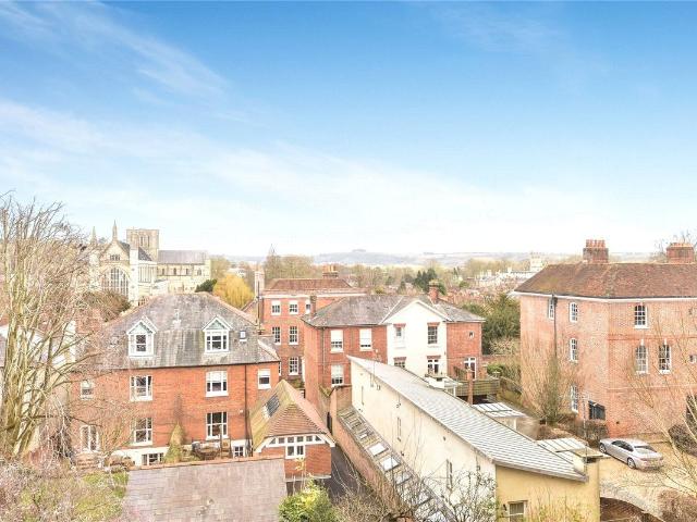 Apartment for rent in The Close, Hampshire