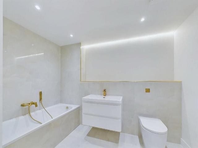 Apartment for rent in Elmstead, Greater London