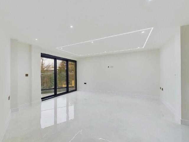 Apartment for rent in Elmstead, Greater London