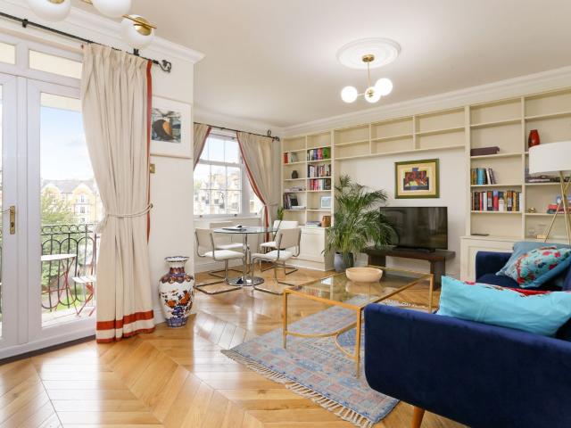 Apartment for rent in Southfields, Greater London