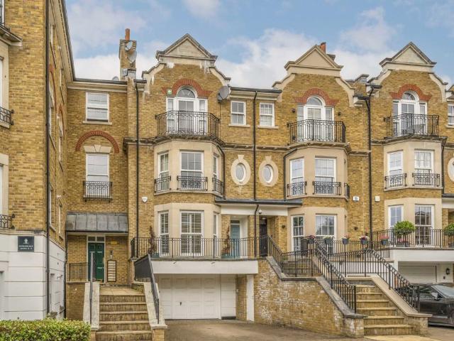 House for rent in Southfields, Greater London