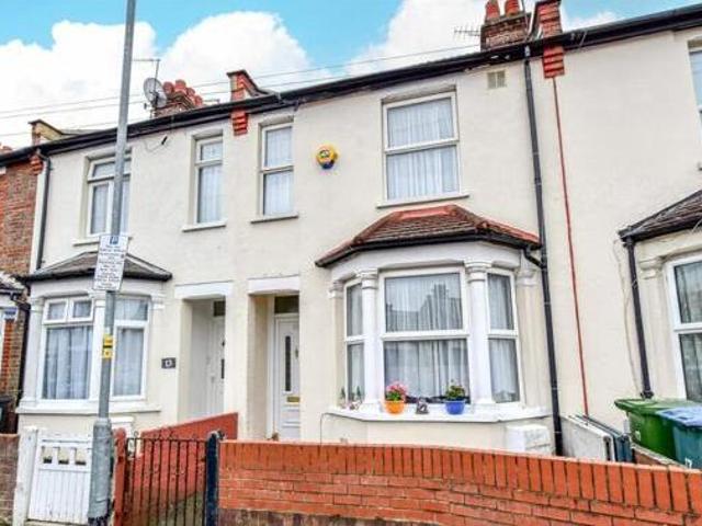 House for sale in Holywell Estate, North Watford