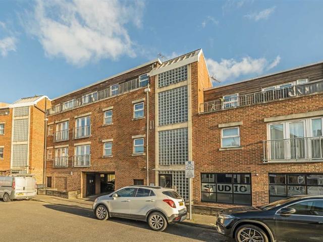 Apartment for rent in Surbiton, Greater London