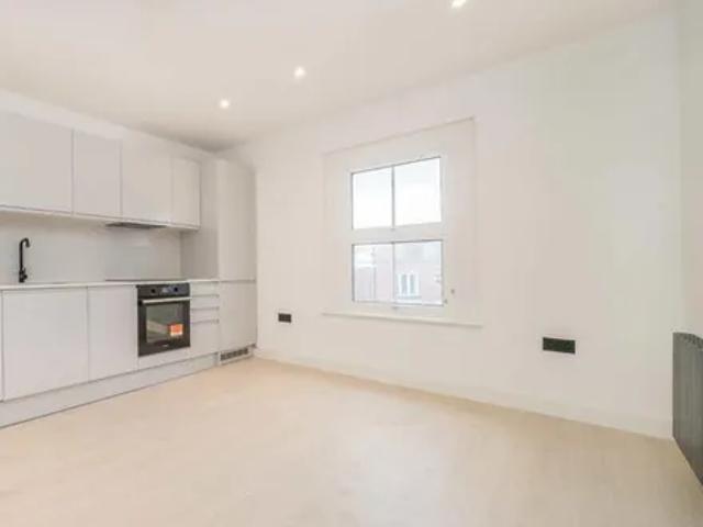 Apartment for rent in Surbiton, Greater London