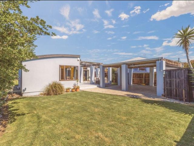 House for rent in Chaslands, Canterbury