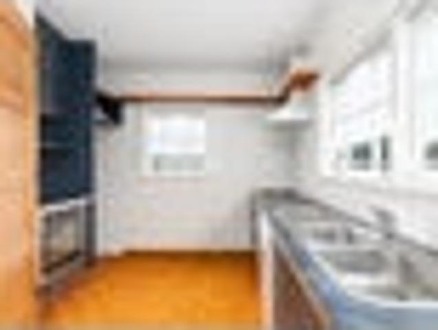 House for rent in Chaslands, Canterbury