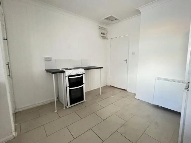 Apartment for rent in Southtown, Stokesby