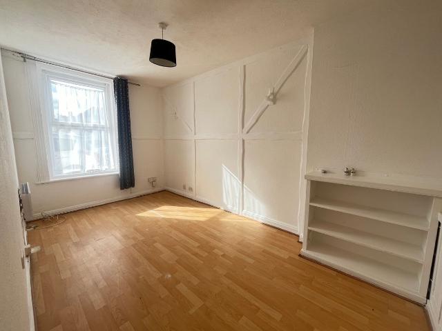 Apartment for rent in Southtown, Stokesby